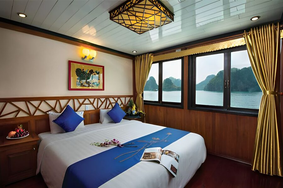 2-Day Royal Palace Ha Long Bay & Ti Top Island Cruise - Day one: lunch, limestone towers, and the first views of Ha Long Bay