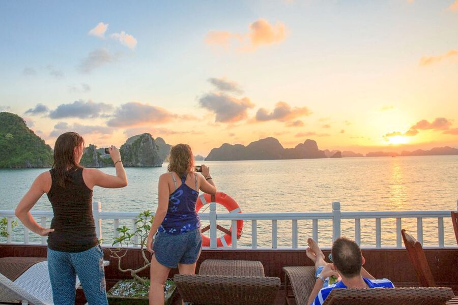 2-Day Royal Palace Ha Long Bay & Ti Top Island Cruise - Sleeping on board and what the cabin setup means