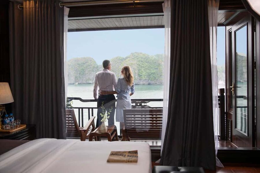 2 Days Halong 5 Stars Cruise with Free Pickup from Hanoi - Night on the bay: dinner, music, and squid fishing