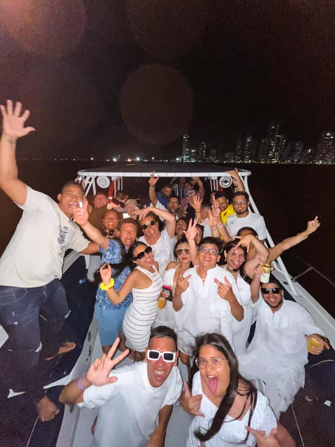 2-hour tour in Cartagena Sunset View in party boat - A sunset cruise with a real party atmosphere