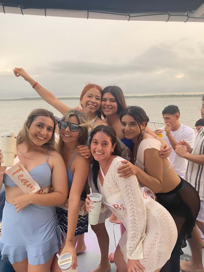 2-hour tour in Cartagena Sunset View in party boat - The nightclub finish downtown