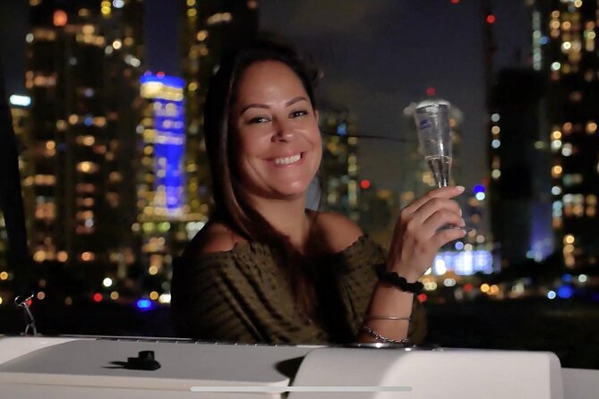 2 hrs Miami Private Boat Tour with Cooler, Ice, Bluetooth Stereo - Star Island and the celebrity-home route