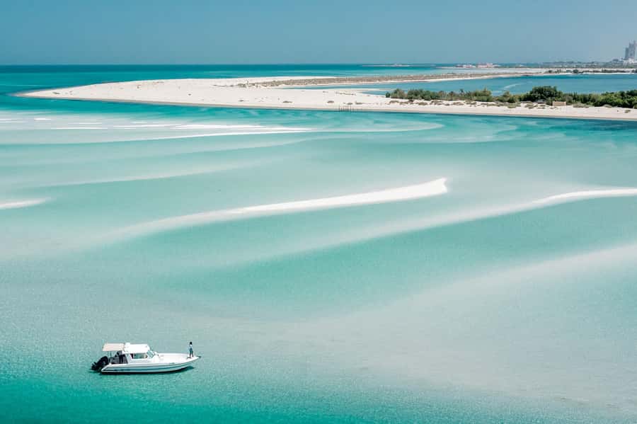 Abu Dhabi: 4-Hour Guided Cruise & Island Hopping - From Abu Dhabi’s skyline to quiet island water