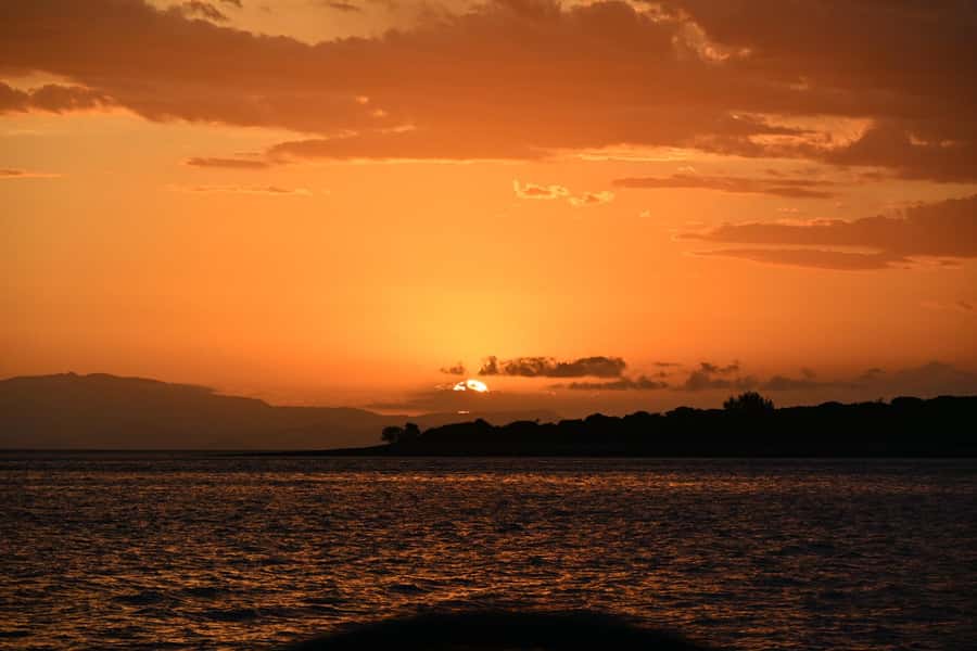Airlie Beach: 2-Night Whitsundays Sailing Trip with Meals - What sleeping onboard is really like