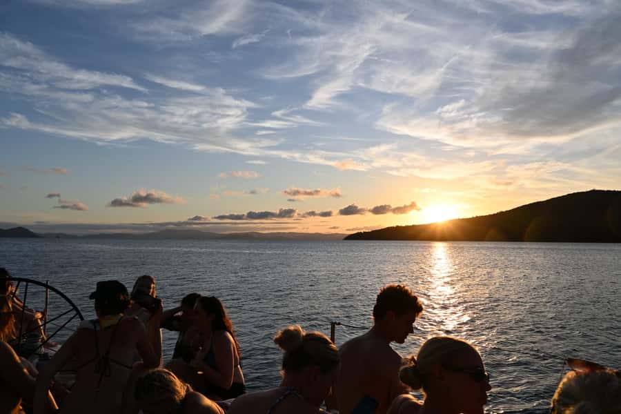 Airlie Beach: 2-Night Whitsundays Sailing Trip with Meals - Meals that keep the day moving