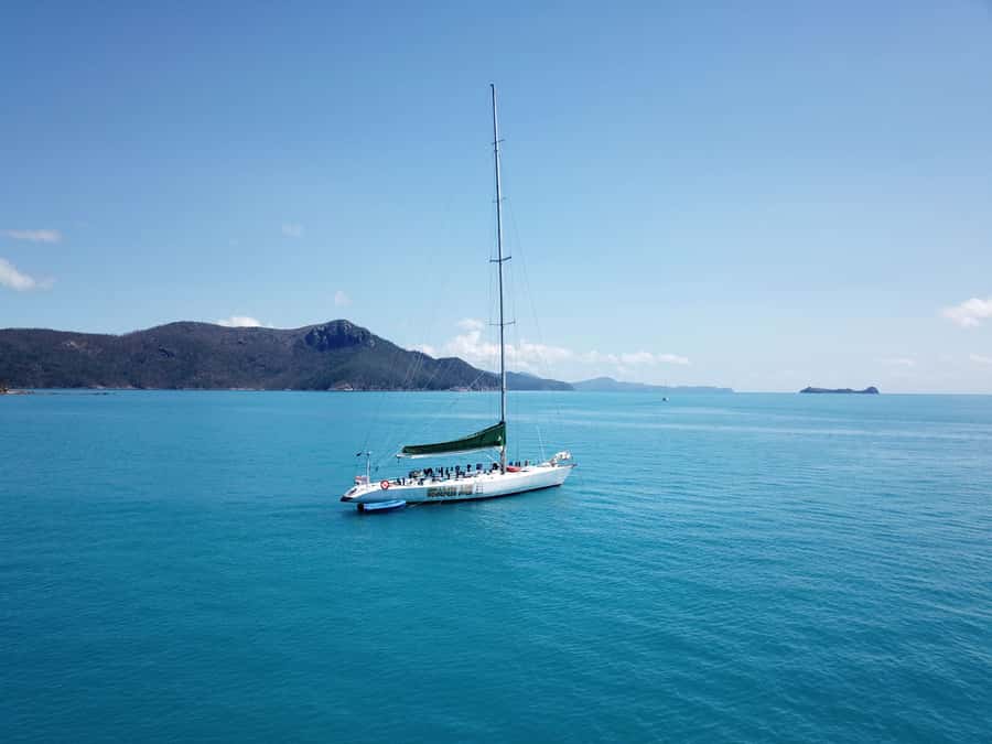 Airlie Beach: 2-Night Whitsundays Sailing Trip with Meals - The crew and the social atmosphere