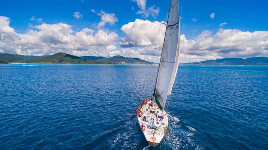 Airlie Beach: 2-Night Whitsundays Sailing Trip with Meals - Whitehaven Beach before the day boats arrive