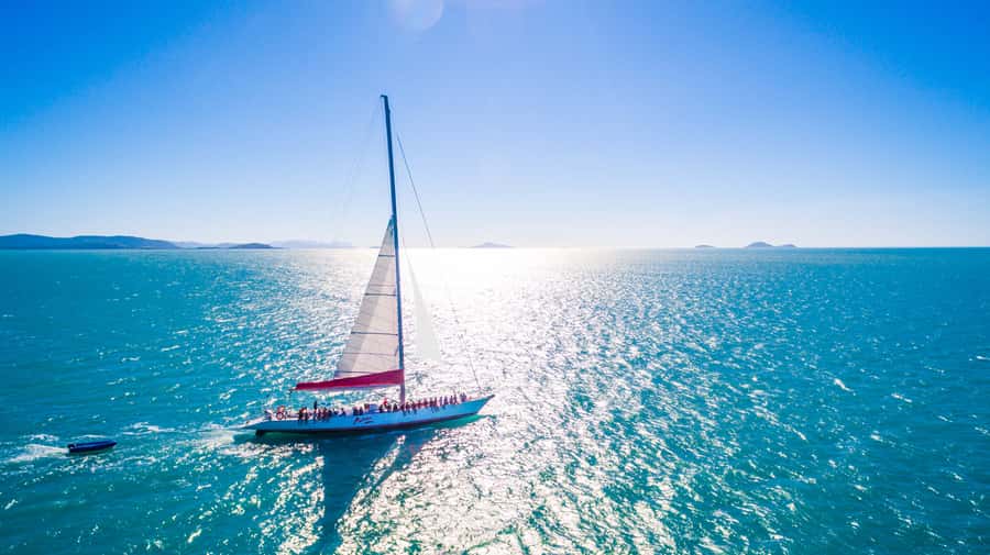 Airlie Beach: Whitsunday Islands 2-Day Sailing Tour - Heat, weather, and comfort