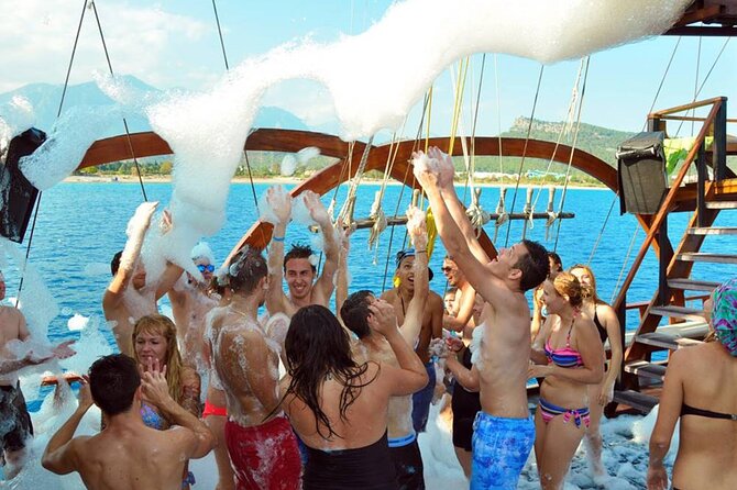 Alanya All Inclusive Pirate Boat Trip With Hotel Transfer - Boat facilities and comfort