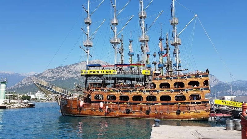 Alanya: Pirate Boat Party with Foam, Disco, Lunch & Drinks - The cave stops: good for photos, brief by design