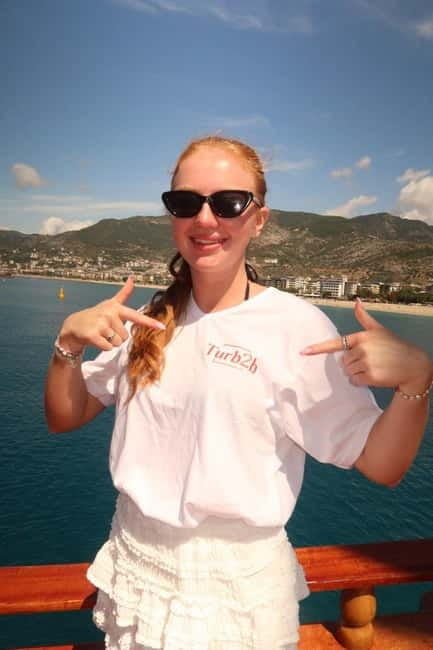 Alanya: Pirate Boat Party with Foam, Disco, Lunch & Drinks - Lunch is simple, filling, and included