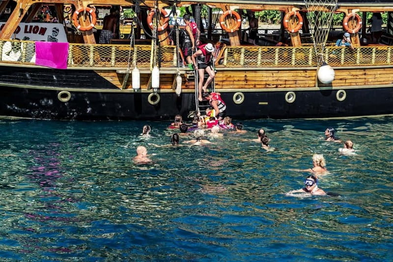 Alanya: Pirate Boat with Transfer, Lunch & Soft Drinks - Swimming stops in clear Mediterranean water