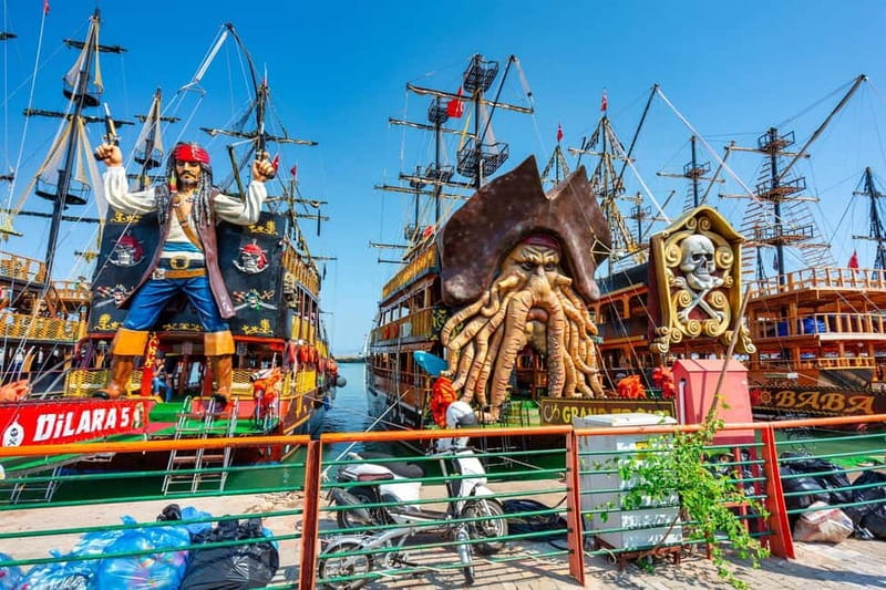 Alanya: Pirate Boat with Transfer, Lunch & Soft Drinks - Finding your place on the pirate boat