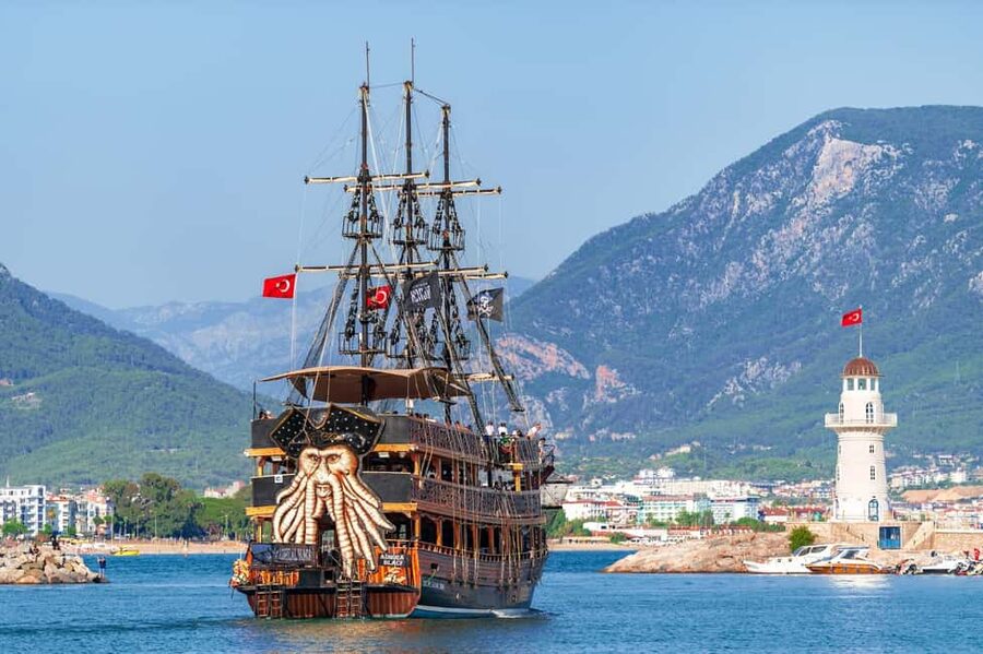 Alanya: Pirate Boat with Transfer, Lunch & Unlimited Drinks - What this Alanya pirate boat trip is really like