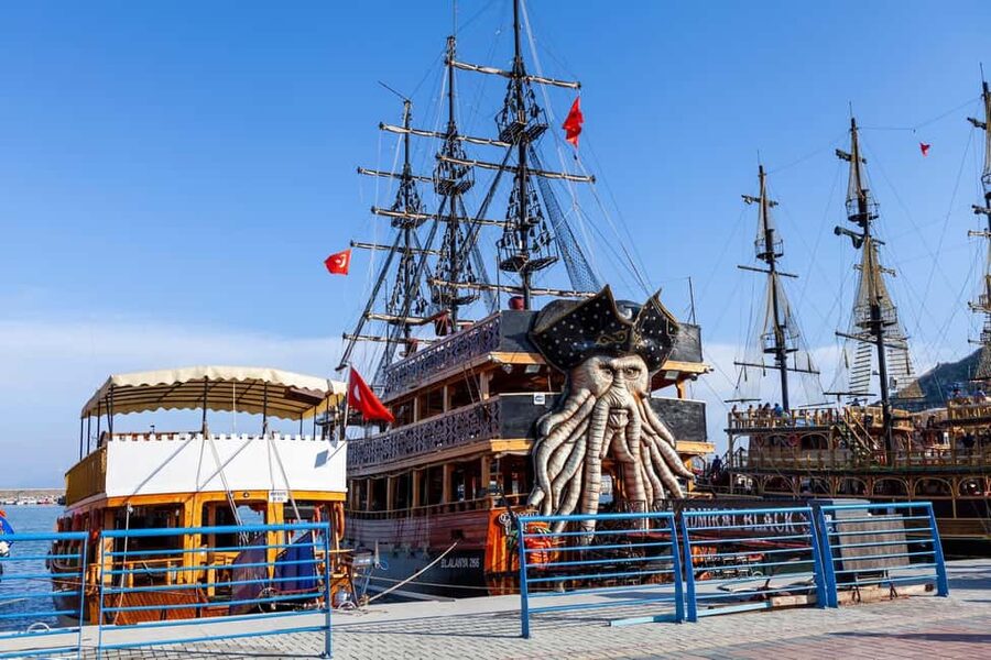 Alanya: Pirate Boat with Transfer, Lunch & Unlimited Drinks - Seeing Alanya from the harbor