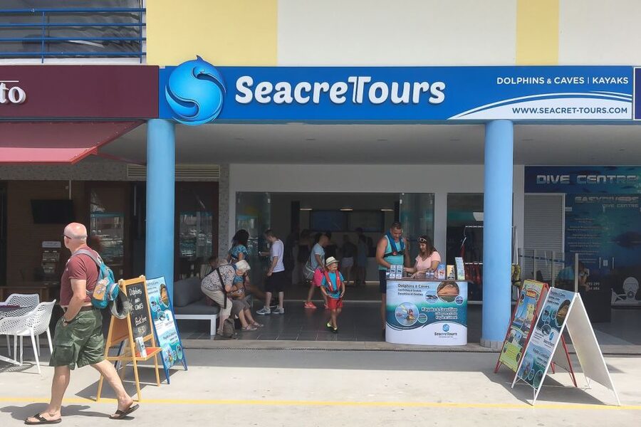 Albufeira: Dolphin Watching and Benagil Cave Boat Cruise - Alfanzina Lighthouse and the Algarve cliffs