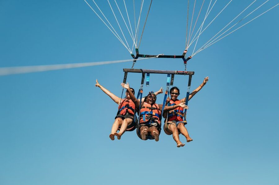 Albufeira: Parasailing Boat Trip - Returning to the boat