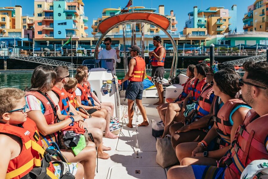 Albufeira: Parasailing Boat Trip - Families, couples, and first-time flyers