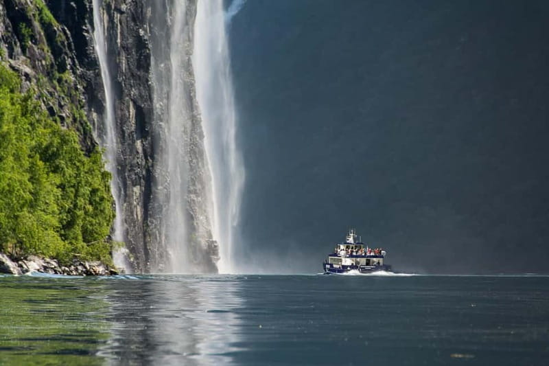 Ålesund: Geirangerfjord Scenic Cruise & Village Visit - Skutvika departure and the comfortable catamaran