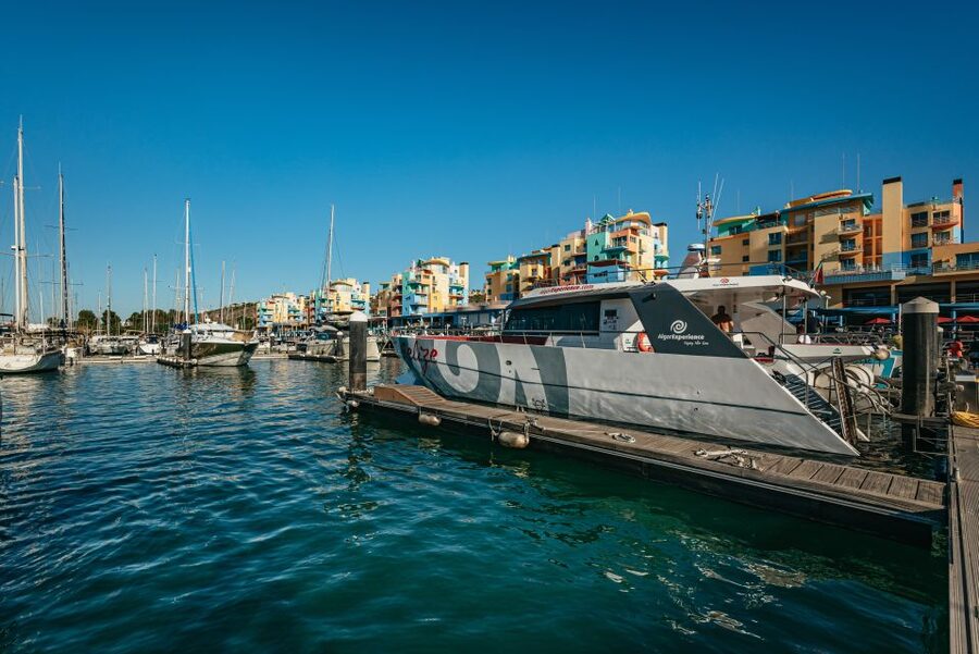 Algarve 3-Hour Caves and Coastline Boat Trip - Crew, commentary, and atmosphere