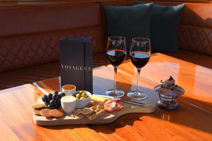 Amsterdam: 2-Hour Luxury Canal Cruise with Snacks & Drinks - Key points to know before booking