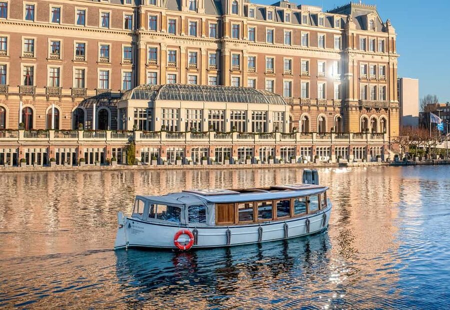 Amsterdam: 2-Hour Luxury Canal Cruise with Snacks & Drinks - Why two hours works better than a standard canal loop