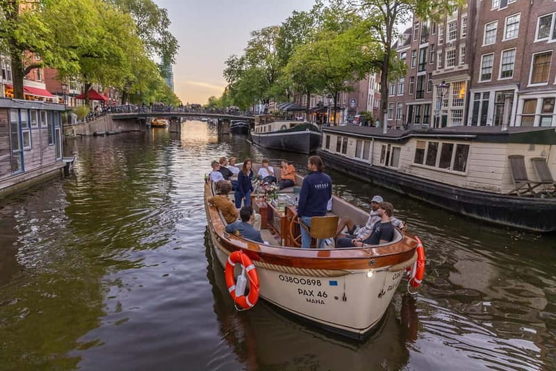 Amsterdam: 2-Hour Luxury Canal Cruise with Snacks & Drinks - Hortus, the Maritime Museum, and NEMO