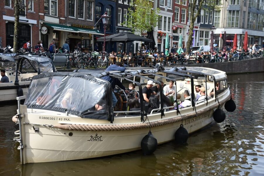 Amsterdam: 420 Smoke-Friendly Boat Tour - Reggae, conversation, and the social mood