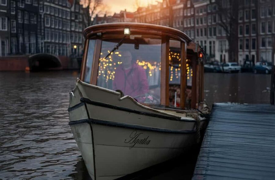 Amsterdam: 90 min Cruise with Local Guide & Unlimited Drinks - Electric, open, and comfortable