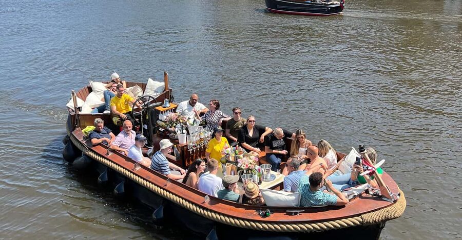 Amsterdam: Boat Tour with Optional Unlimited Drinks - Who will enjoy this Amsterdam canal tour?