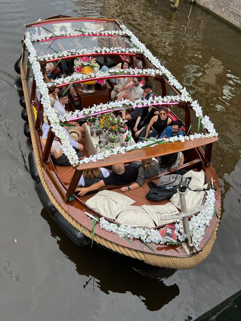 Amsterdam: Boat Tour with Optional Unlimited Drinks - Meeting the boat near the Red Light District