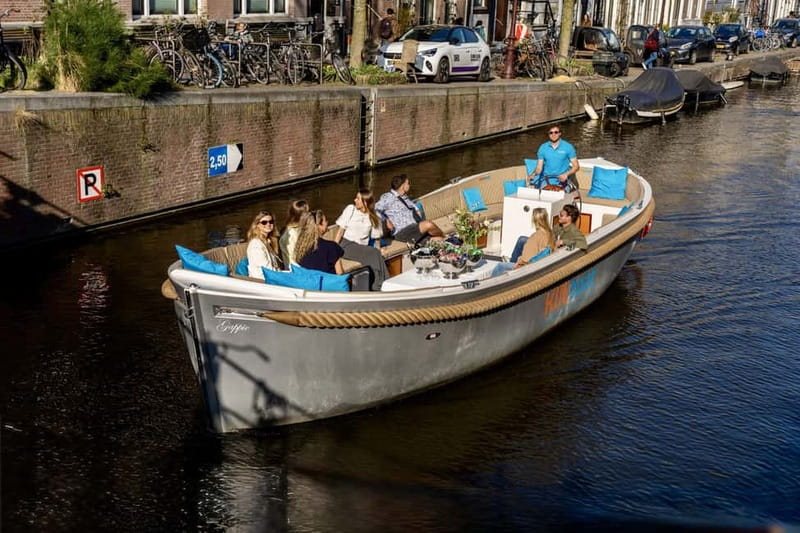 Amsterdam: Canal Cruise in Open Boat with Drink Option - Who will enjoy this canal cruise most?
