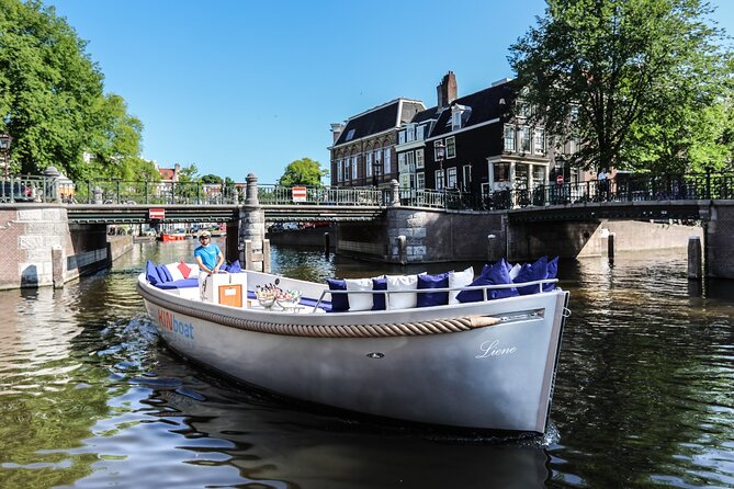 Amsterdam Canal Cruise in Open Boat with Unlimited Drinks Option - How the unlimited drinks option really works