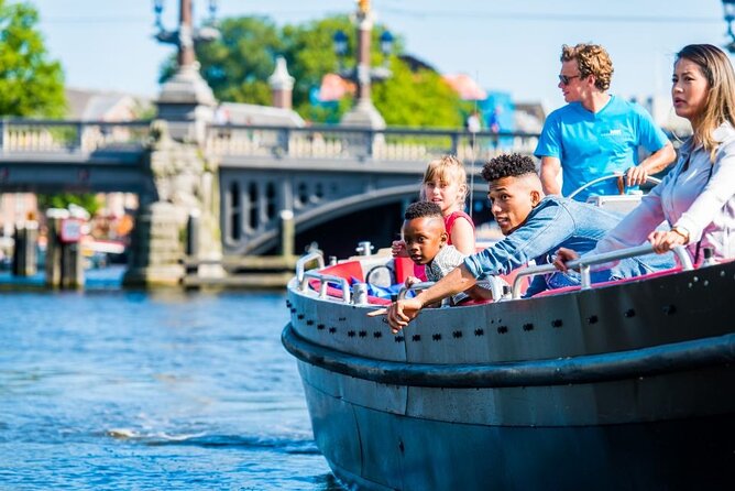 Amsterdam Canal Cruise in Open Boat with Unlimited Drinks Option - Guide quality can shape the whole hour