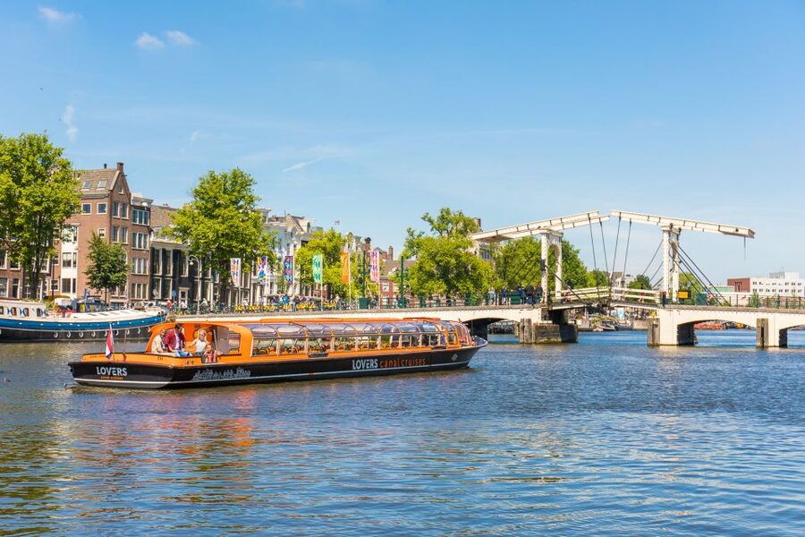 Amsterdam: City Centre Canal Cruise including Audioguide - Four starting points, four useful locations