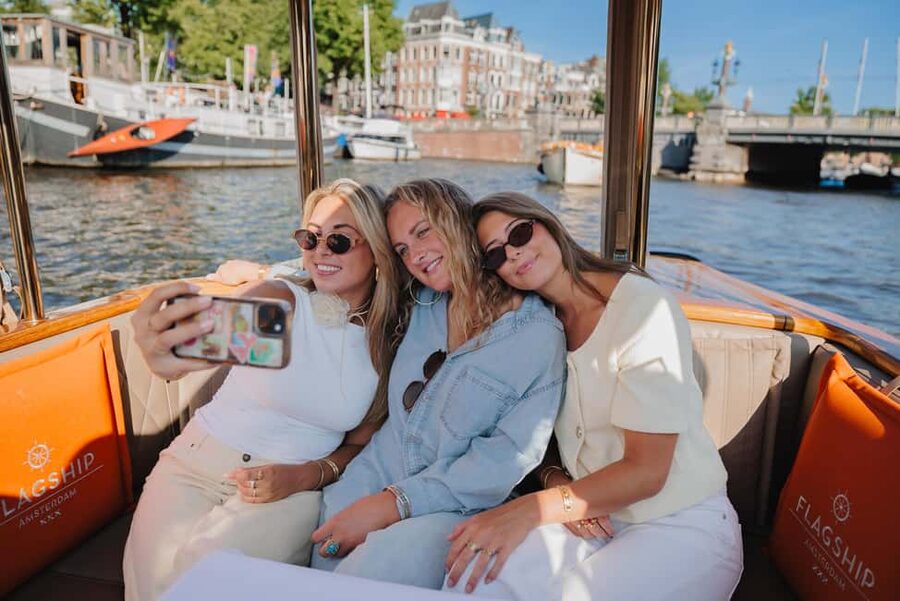 Amsterdam: Classic Saloon Boat Cruise with Cheese & Wine - Cheese, wine, beer, and the social side of the ride