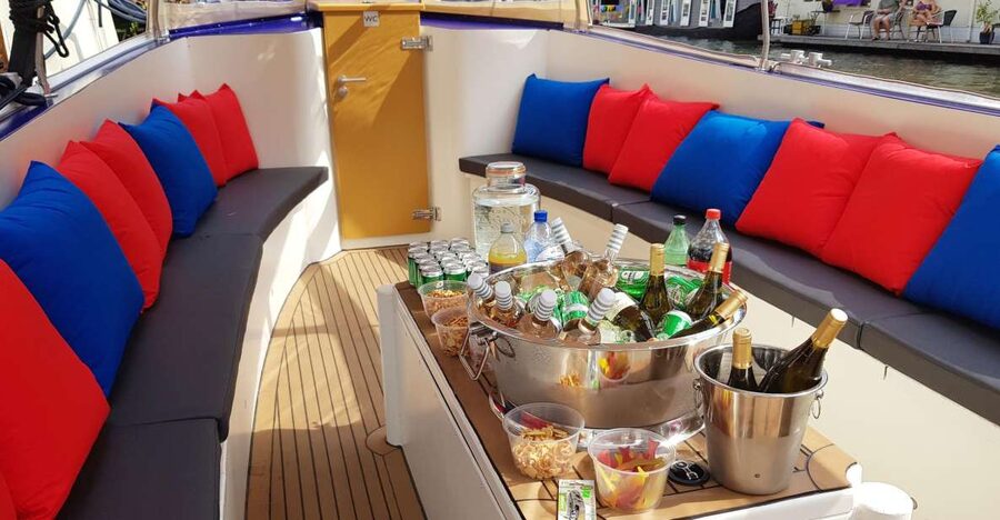 Amsterdam: Covered Canal Booze Cruise with Unlimited Drinks - Why this $18 canal cruise is good value