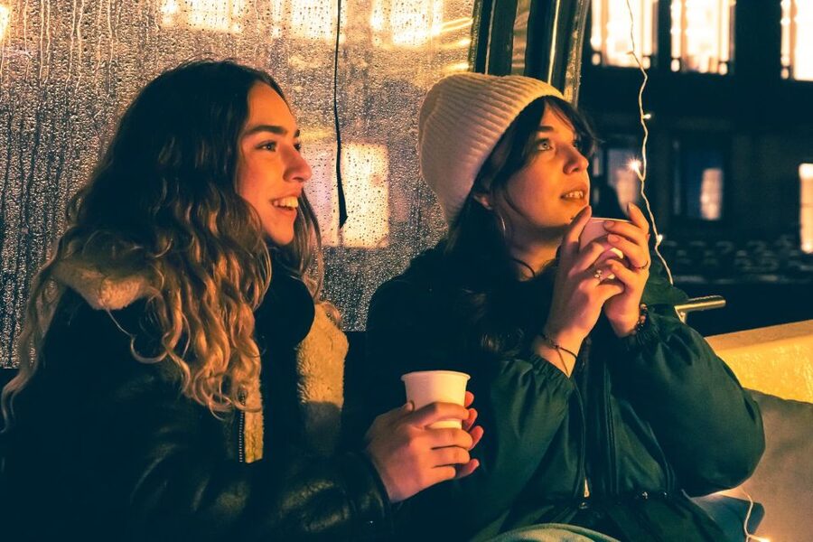 Amsterdam: Covered Canal Booze Cruise with Unlimited Drinks - Choosing between two drinks and the open bar