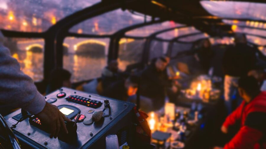 Amsterdam: Covered Canal Booze Cruise with Unlimited Drinks - Starting in the old center near the Red Light District