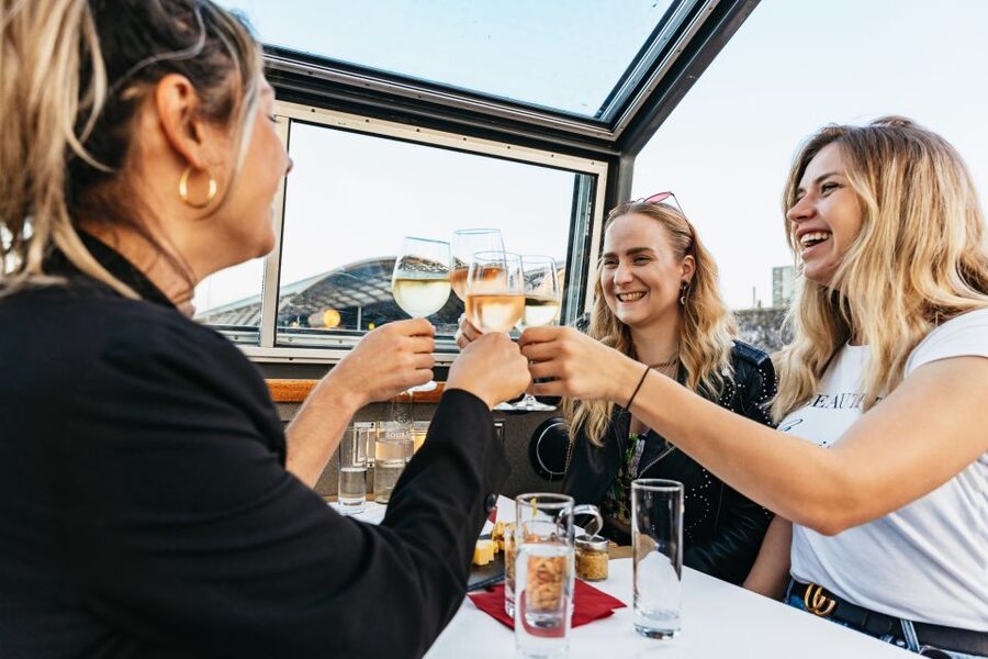 Amsterdam: Cozy Cheese & Wine Cruise Tasting Experience - Practical Details That Affect Your Choice