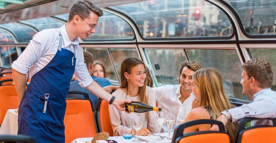 Amsterdam: Dinner Cruise with 4-Course Menu - Key points to know before you book