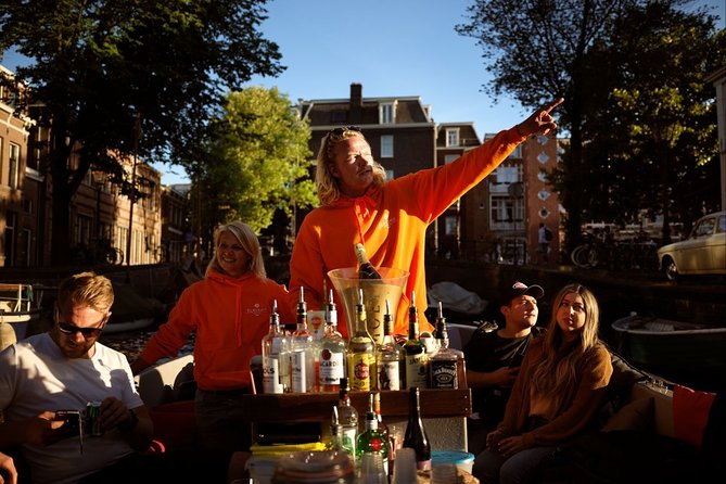 Amsterdam Evening Canal Cruise with Live Guide and Onboard Bar - Final call: book it if you want an easy first look