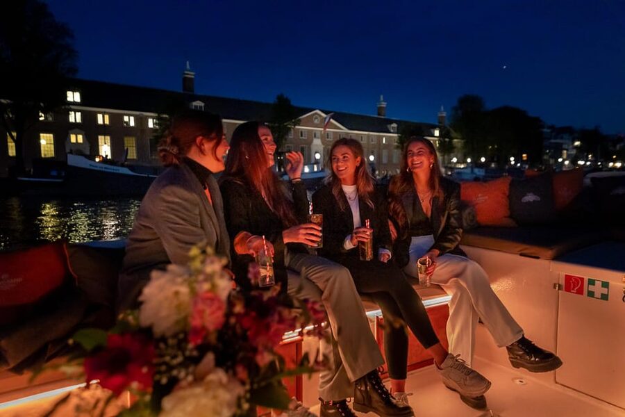 Amsterdam: Evening Canal Cruise with (Open) Bar on Board - Practical booking advice