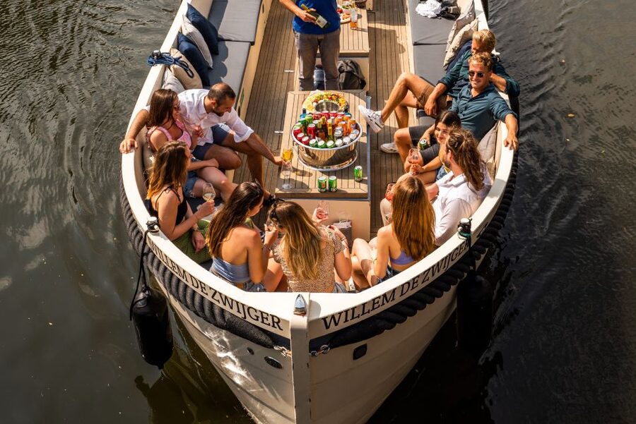 Amsterdam: Evening Candle Light Cruise With Wine & Cheese - Who should book this Amsterdam cruise?