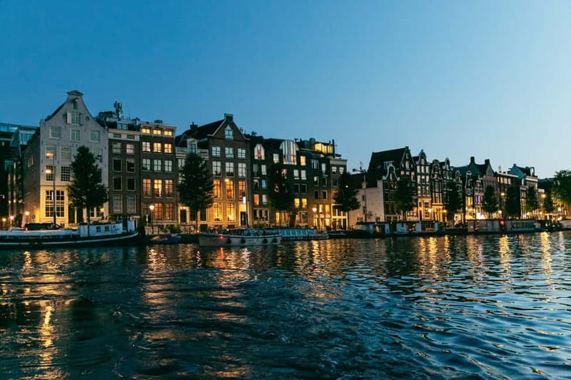 Amsterdam: Evening Cruise with Optional Wine and Snacks - The route from Prinsengracht to Amsterdam Centraal