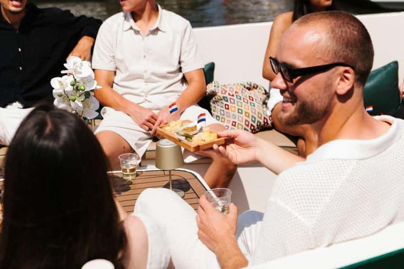 Amsterdam Evening (Sunset) Canal Cruise w/ optional drinks - Choosing the unlimited drinks option