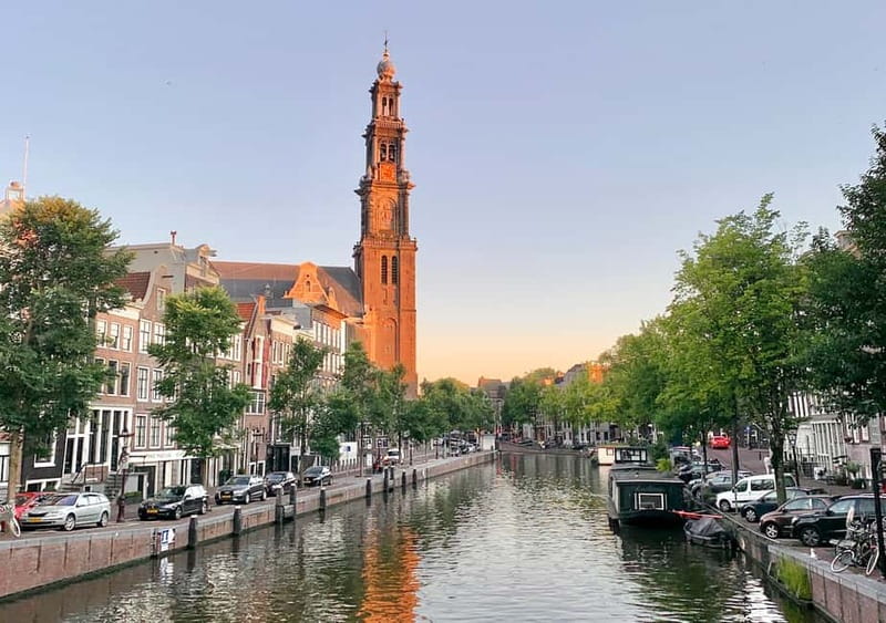Amsterdam: German Canal Cruise with Unlimited Drinks Option - The quiet electric boat and small-group feel