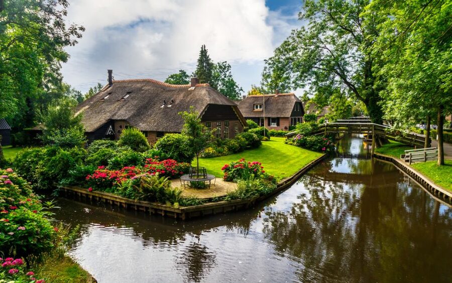 Amsterdam: Giethoorn Tour Scenic Cruise, Cheese & Free Time - Key points before you book