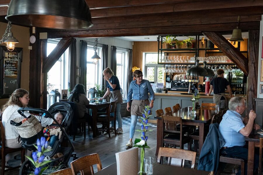 Amsterdam: Giethoorn Tour Scenic Cruise, Cheese & Free Time - Who will enjoy this Giethoorn trip most?