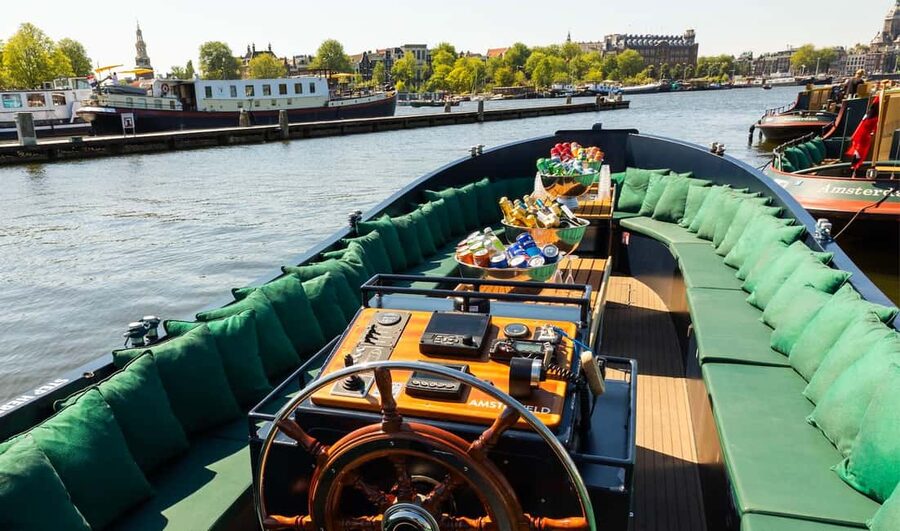 Amsterdam: Guided Open Boat Cruise Unlimited Drinks Option - What the live guide adds